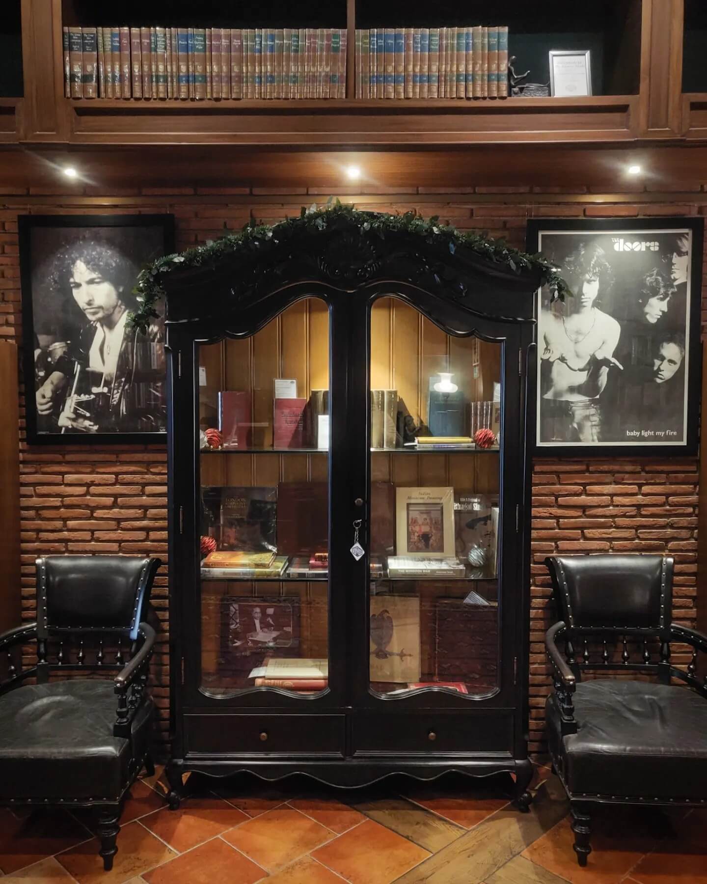 Chapter 101 celebrates the art of unhurried lingering with books, Part bookstore, part café, it blends wooden shelves, coffee, and rare books.