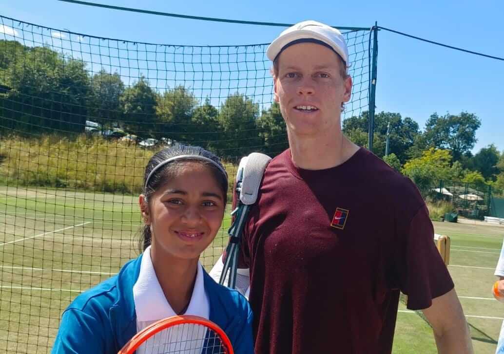 Jensi with four-time Grand Slam winner Jannik Sinner