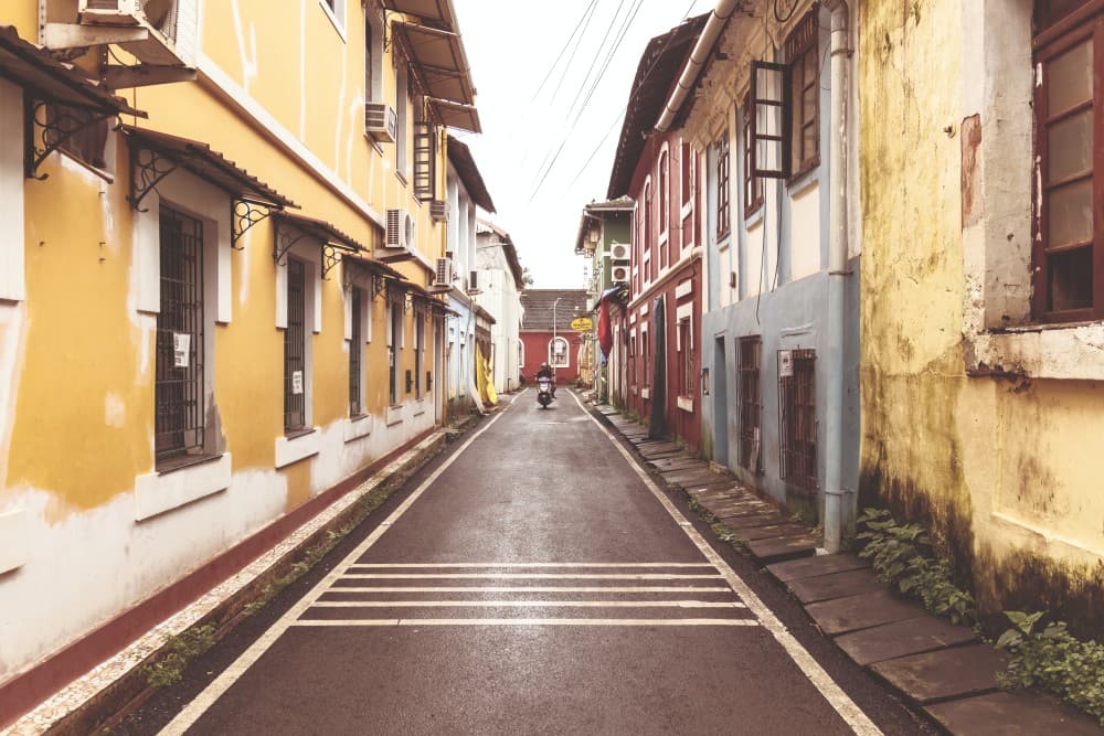 It is recommended being quiet as you stroll the narrow bylanes and not peer too closely into windows as people come and go about their daily lives