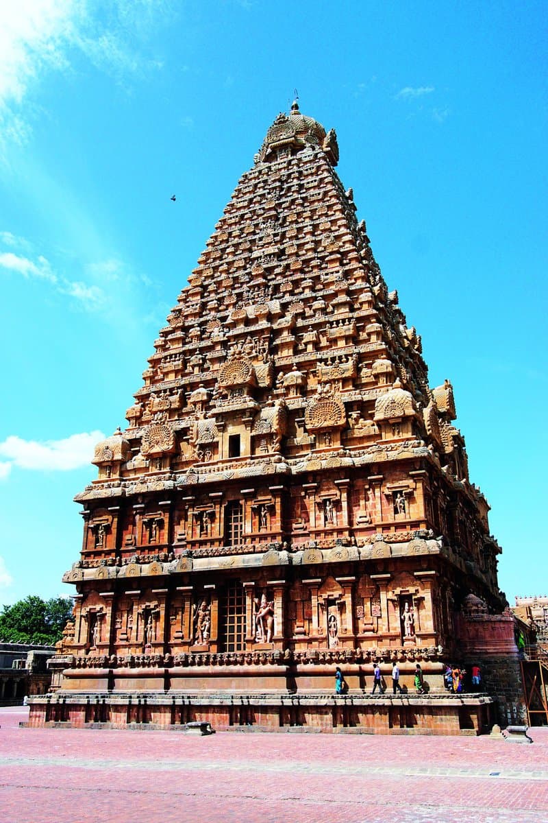 The Brihadisvara Temple in Thanjavur. At certain times of the year, the tower’s midday shadow becomes so short near the base that it appears almost shadowless, giving rise to the popular belief that this was designed as a cosmological statement.