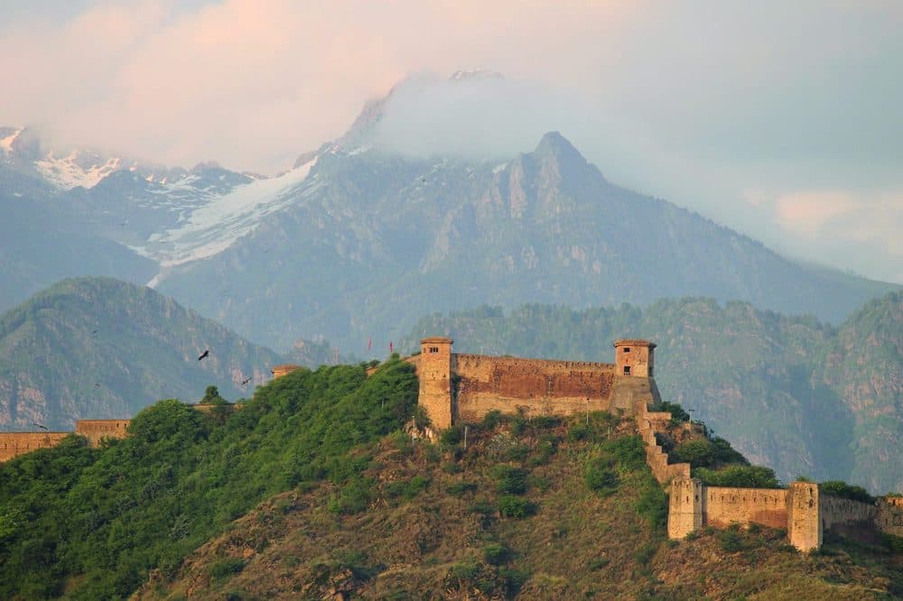 Hari Parbat houses four religious traditions: the Hindu Sharika Devi Temple, the Sufi shrine of Makhdoom Sahib, Gurdwara Chatti Padshahi, and a mosque.
