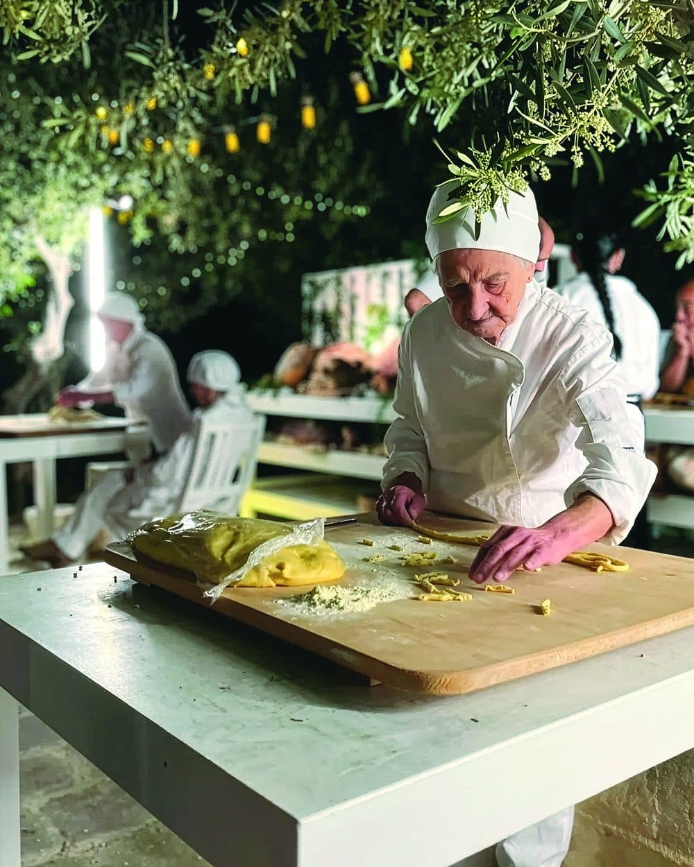 From live counters to chef-led stations, food has become one of the main attractions of the modern Indian wedding. Diva Catering, led by chef Ritu Dalmia, famously features Italian nonnas from Puglia flown in or hired to hand-make fresh pasta live at high-end destination weddings in Indian cities like Udaipur