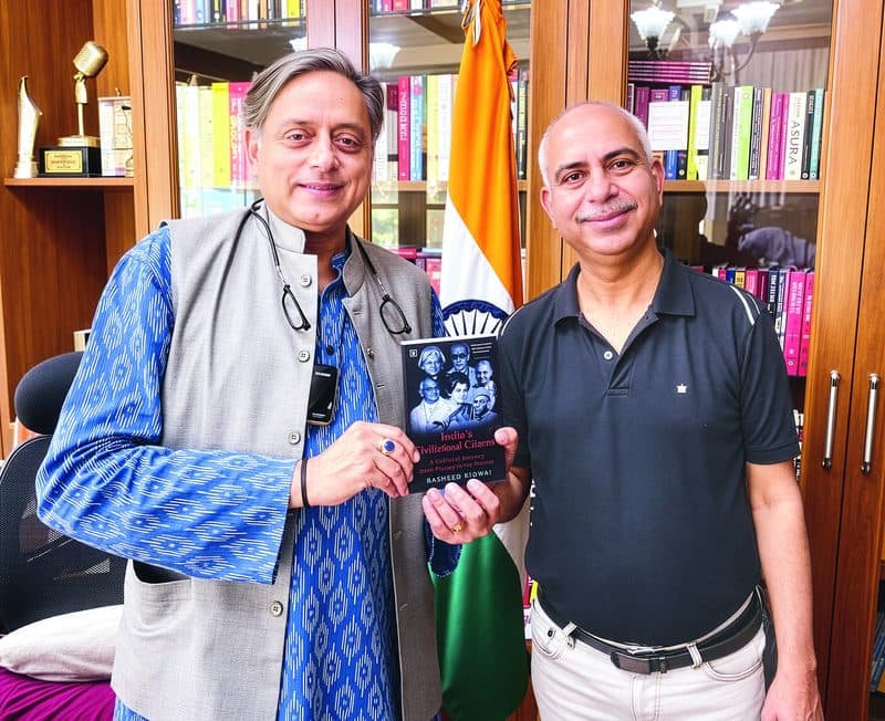 Tharoor with Rasheed Kidwai